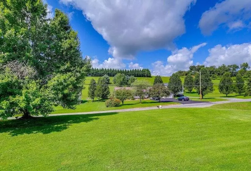 Dog Friendly Home W/ Mtn Views In Chilhowie!