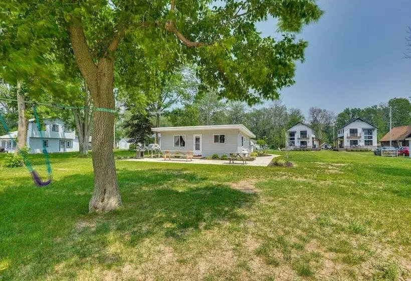Cozy Beachfront Cottage On Lake Ontario!