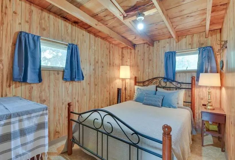 Cozy Beachfront Cottage On Lake Ontario!