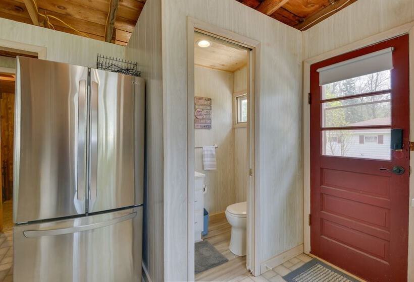 Cozy Beachfront Cottage On Lake Ontario!