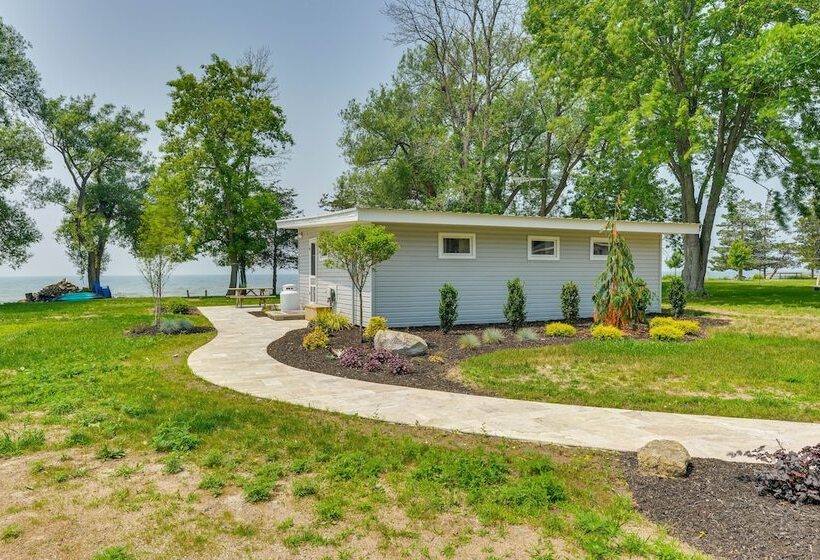 Cozy Beachfront Cottage On Lake Ontario!
