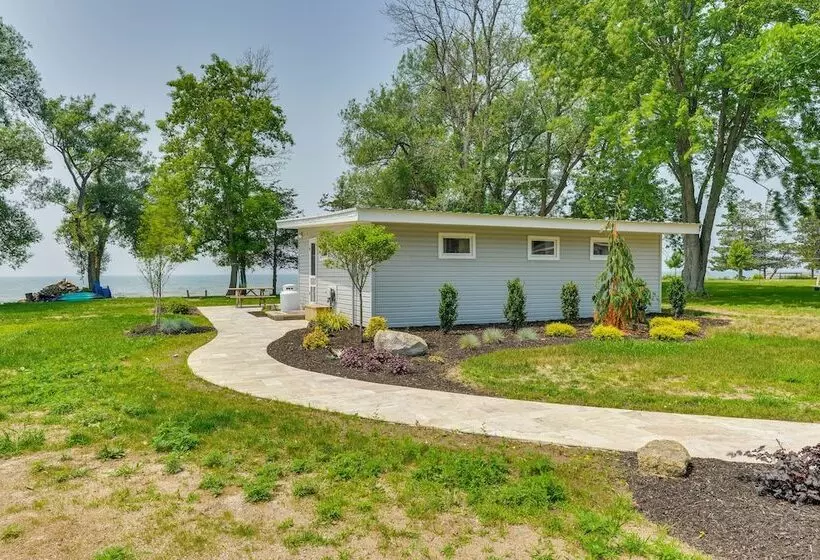 Cozy Beachfront Cottage On Lake Ontario!