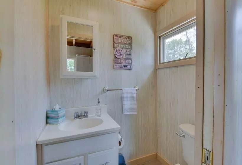 Cozy Beachfront Cottage On Lake Ontario!