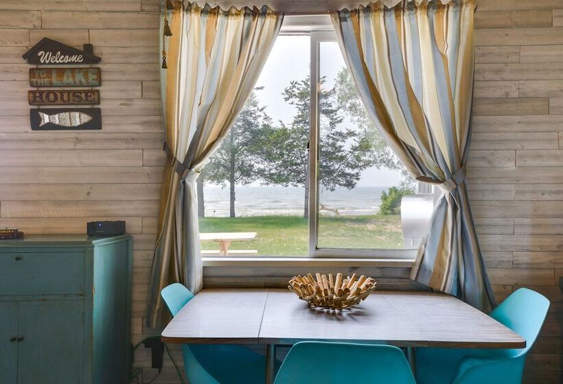 Cozy Beachfront Cottage On Lake Ontario!