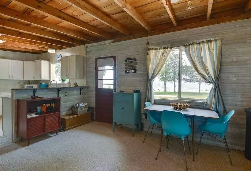 Cozy Beachfront Cottage On Lake Ontario!