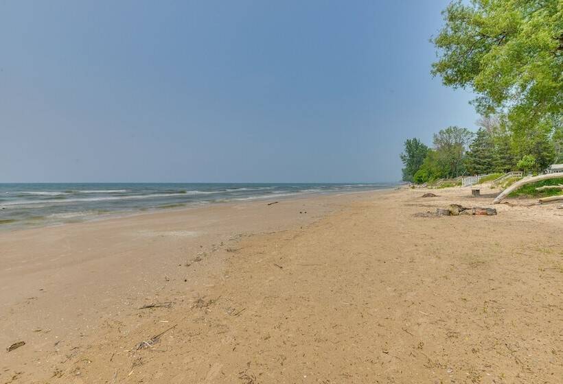 Cozy Beachfront Cottage On Lake Ontario!