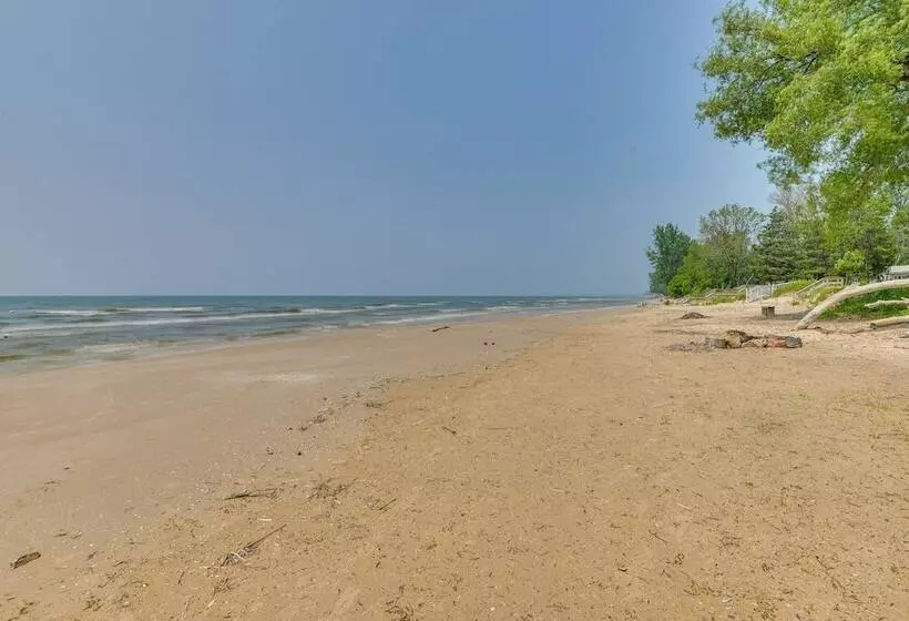 Cozy Beachfront Cottage On Lake Ontario!