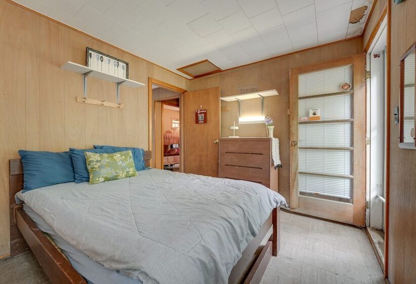 Decatur House: Fishing, Skiing, & Golfing!