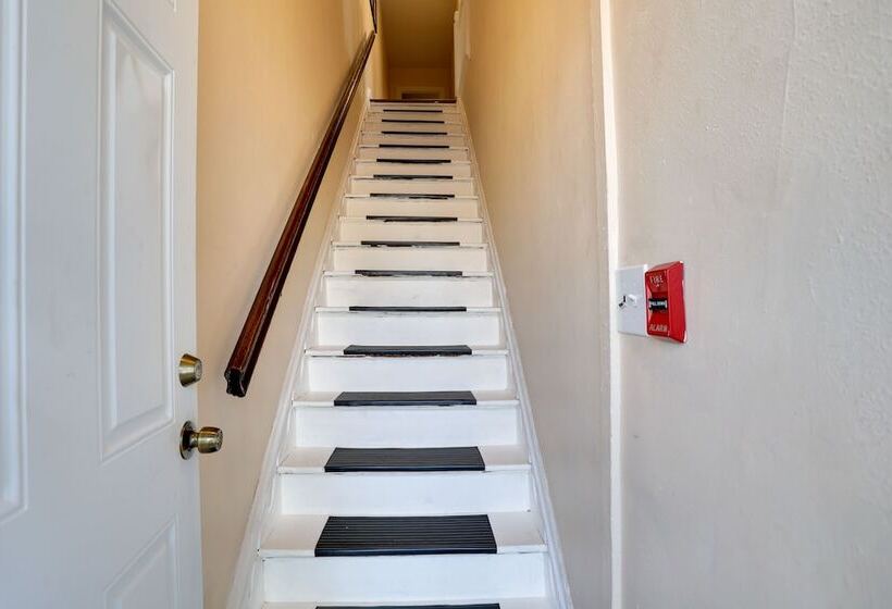 Hatboro Retreat: Steps From Shopping & Dining!