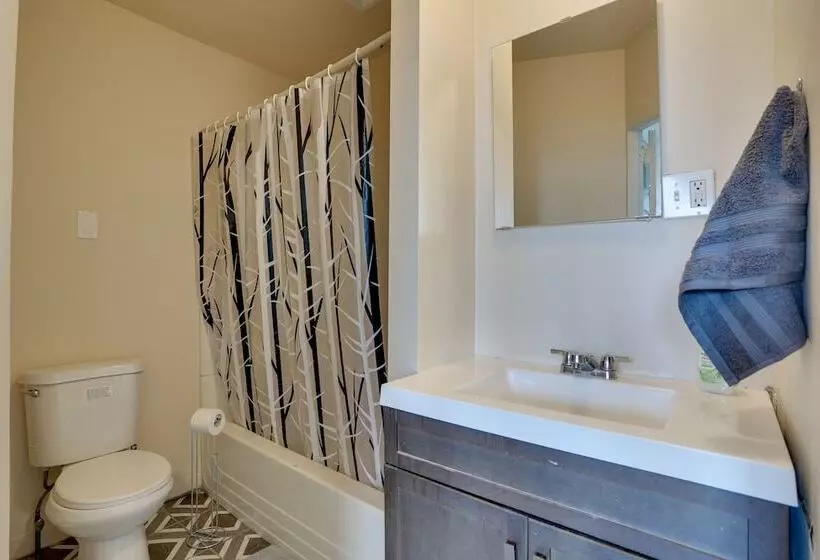 Hatboro Retreat: Steps From Shopping & Dining!