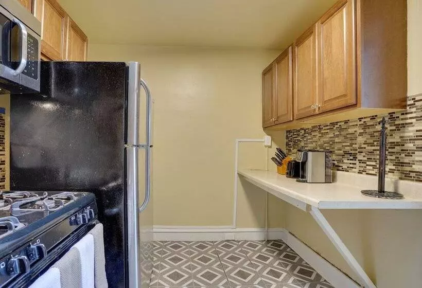 Hatboro Retreat: Steps From Shopping & Dining!