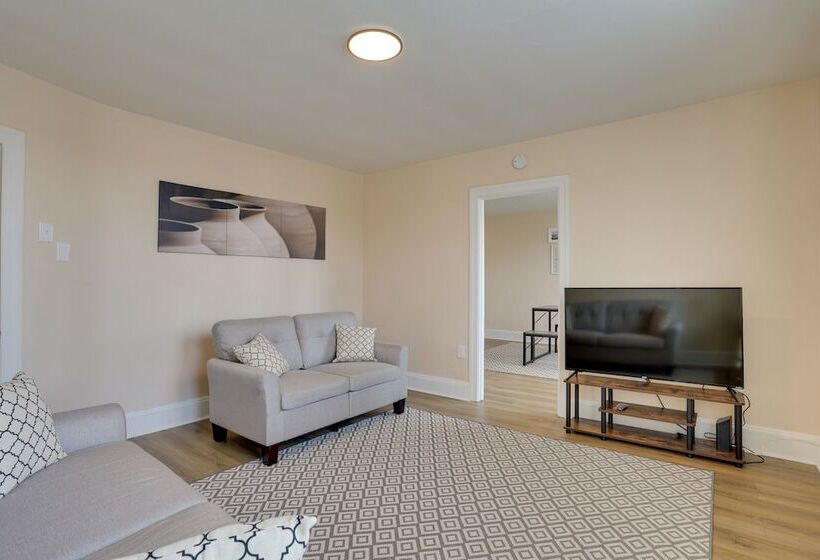 Hatboro Retreat: Steps From Shopping & Dining!