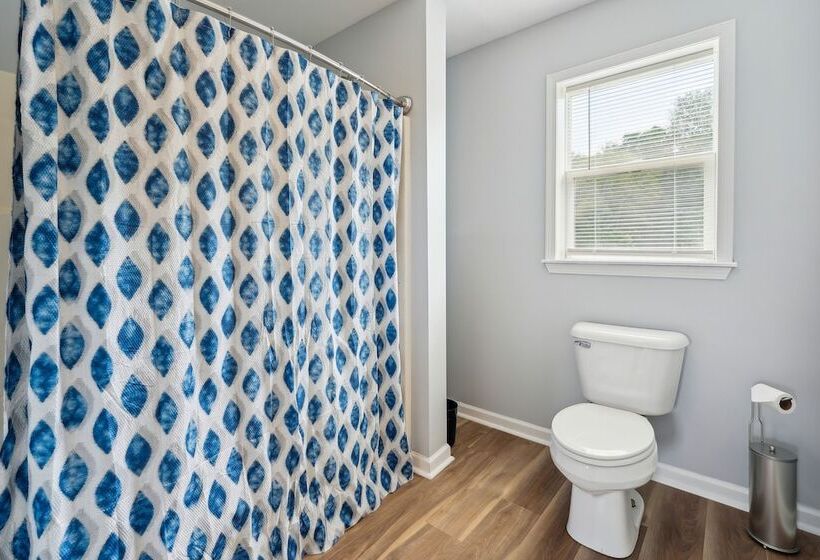 Heaven On The Hill  Retreat W/ Deck + Gas Grill!