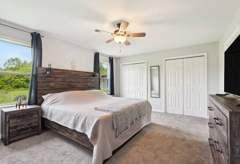 Heaven On The Hill  Retreat W/ Deck + Gas Grill!