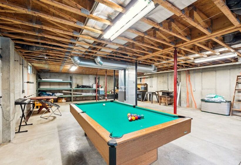 Heaven On The Hill  Retreat W/ Deck + Gas Grill!