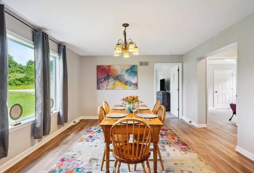 Heaven On The Hill  Retreat W/ Deck + Gas Grill!