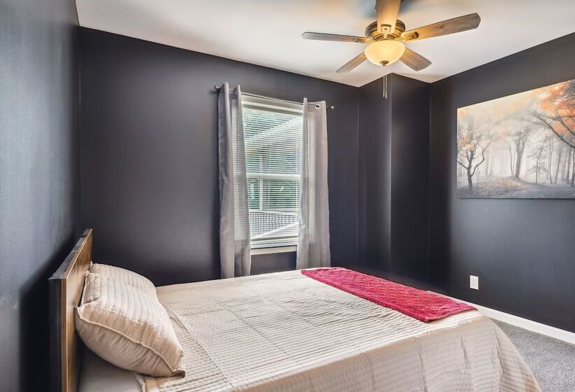 Heaven On The Hill  Retreat W/ Deck + Gas Grill!