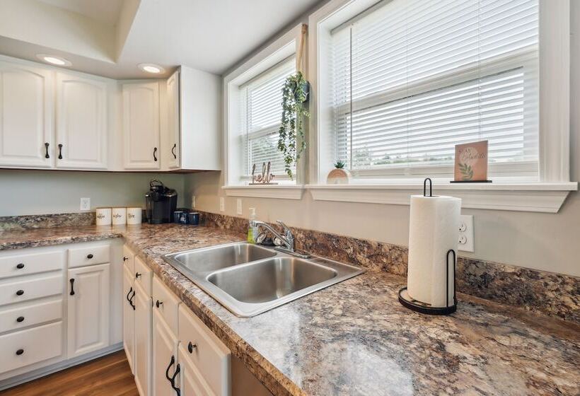 Heaven On The Hill  Retreat W/ Deck + Gas Grill!