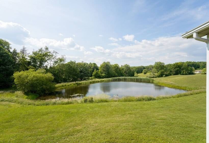 Heaven On The Hill  Retreat W/ Deck + Gas Grill!