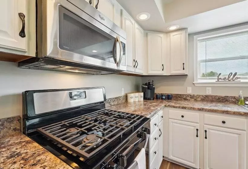 Heaven On The Hill  Retreat W/ Deck + Gas Grill!