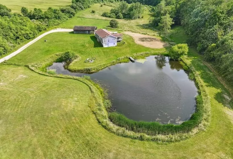 Heaven On The Hill  Retreat W/ Deck + Gas Grill!