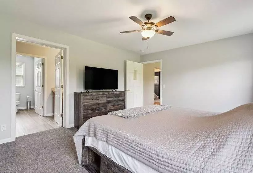 Heaven On The Hill  Retreat W/ Deck + Gas Grill!