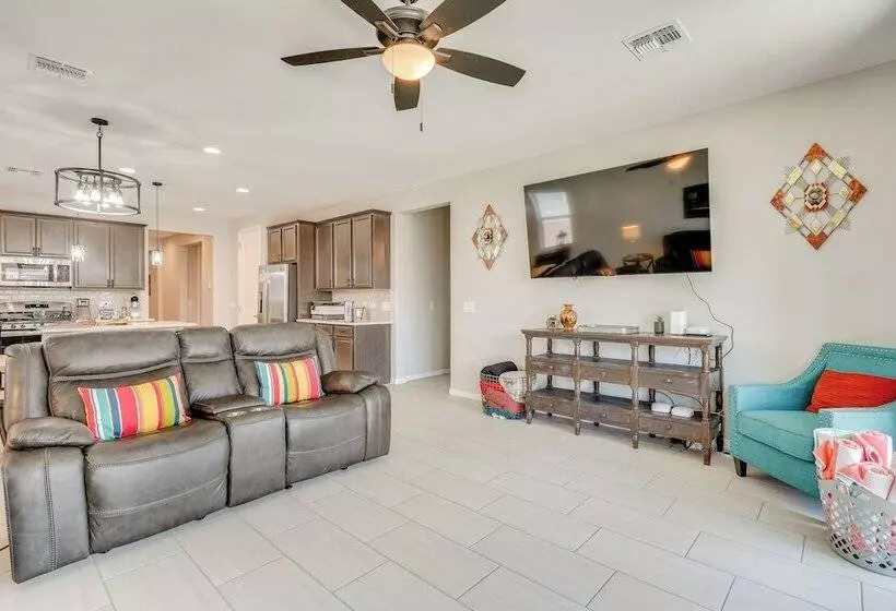 Lovely Tucson Home W/ Private Pool & Fire Pit!