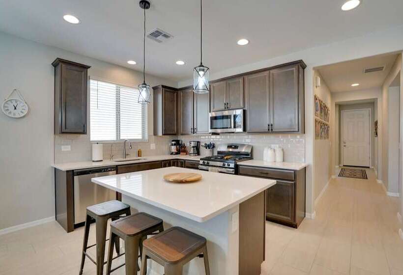 Lovely Tucson Home W/ Private Pool & Fire Pit!