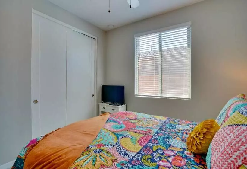 Lovely Tucson Home W/ Private Pool & Fire Pit!