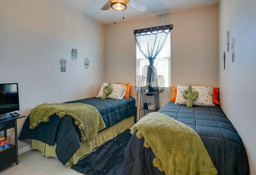 Lovely Tucson Home W/ Private Pool & Fire Pit!