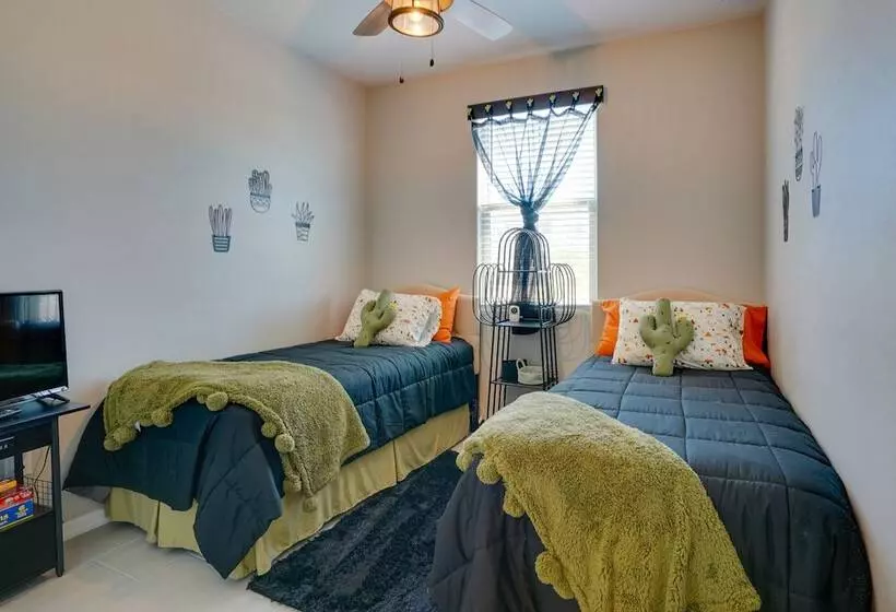 Lovely Tucson Home W/ Private Pool & Fire Pit!