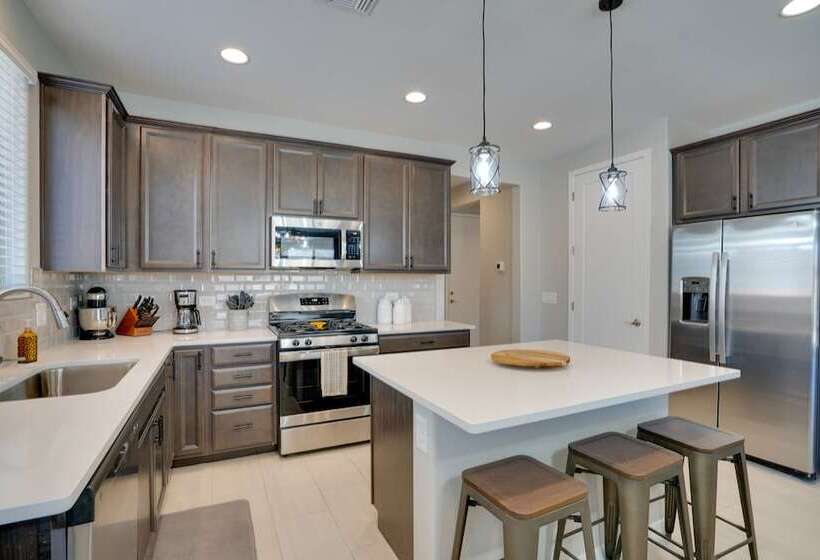 Lovely Tucson Home W/ Private Pool & Fire Pit!