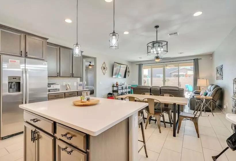 Lovely Tucson Home W/ Private Pool & Fire Pit!