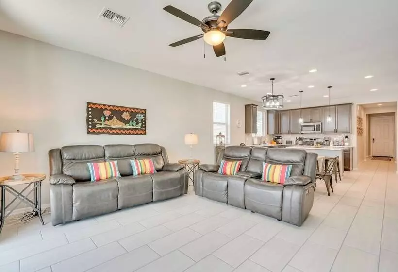 Lovely Tucson Home W/ Private Pool & Fire Pit!