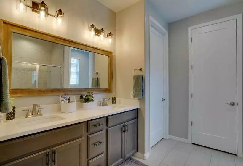 Lovely Tucson Home W/ Private Pool & Fire Pit!