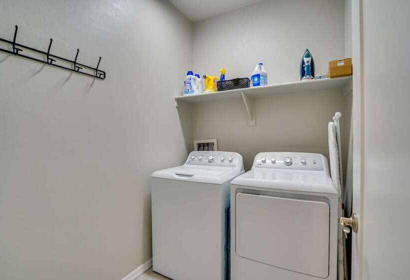 Lovely Tucson Home W/ Private Pool & Fire Pit!