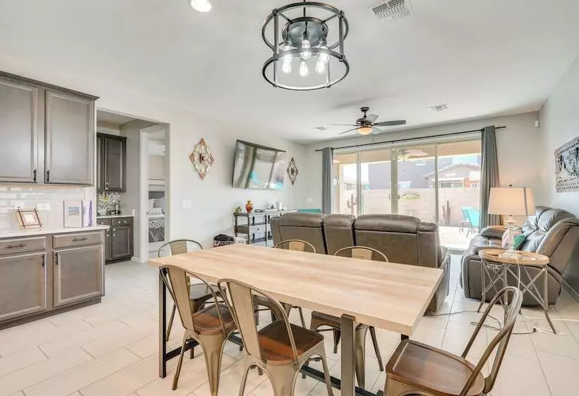 Lovely Tucson Home W/ Private Pool & Fire Pit!