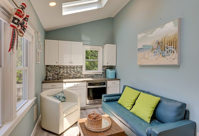 Luxurious Eastport Retreat W/ Private Pool!