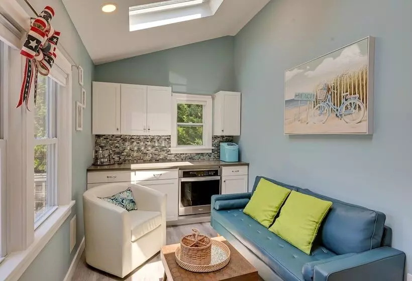 Luxurious Eastport Retreat W/ Private Pool!