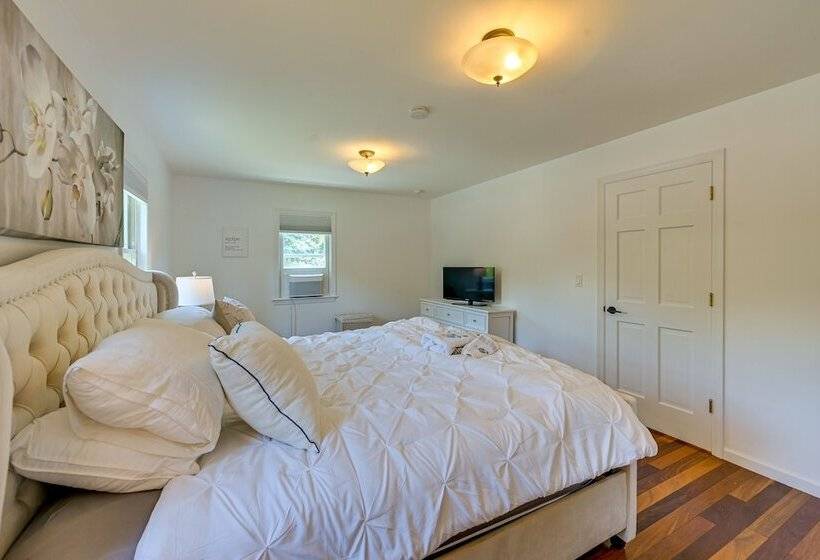 Luxurious Eastport Retreat W/ Private Pool!