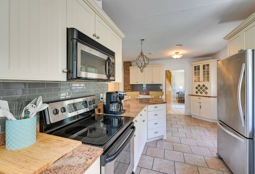 Luxurious Eastport Retreat W/ Private Pool!