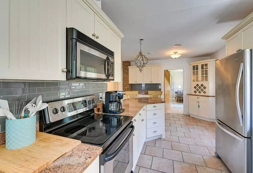 Luxurious Eastport Retreat W/ Private Pool!