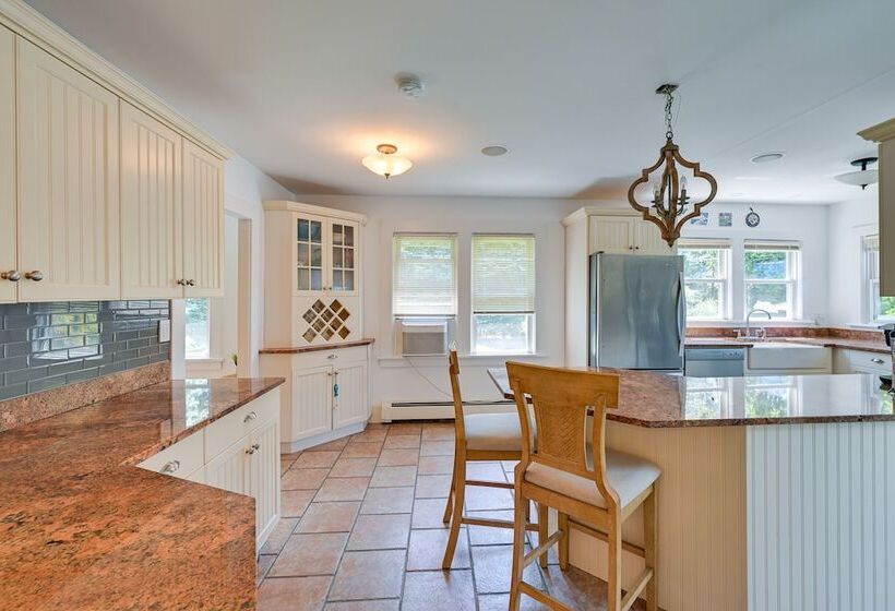 Luxurious Eastport Retreat W/ Private Pool!