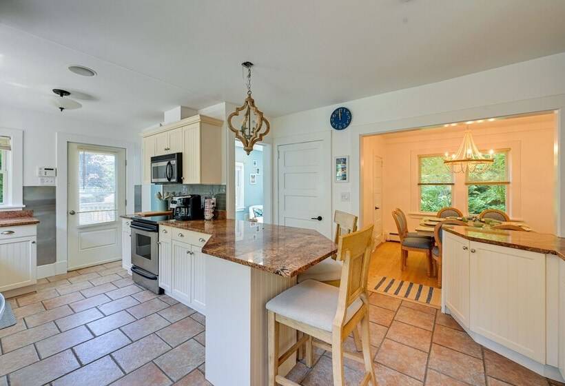 Luxurious Eastport Retreat W/ Private Pool!