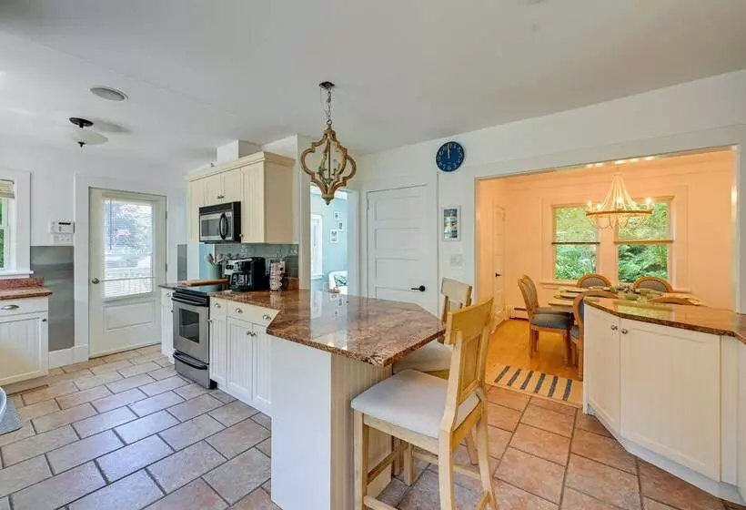 Luxurious Eastport Retreat W/ Private Pool!