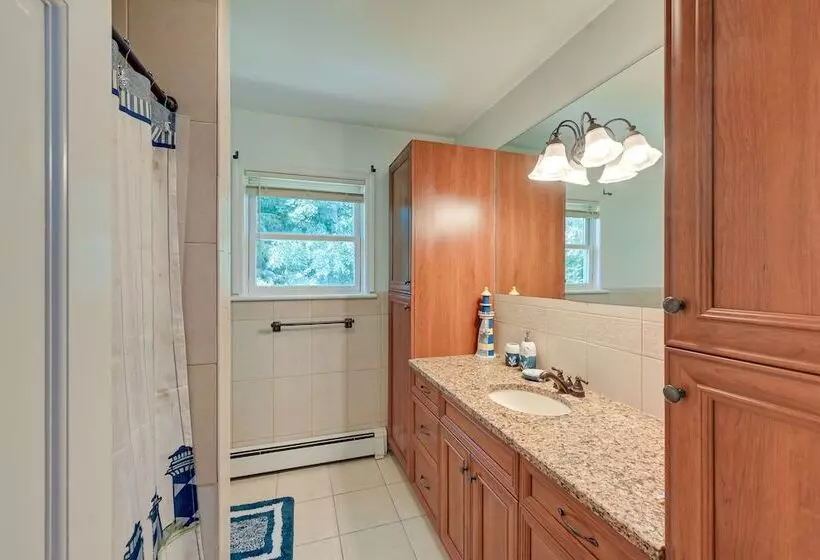 Luxurious Eastport Retreat W/ Private Pool!