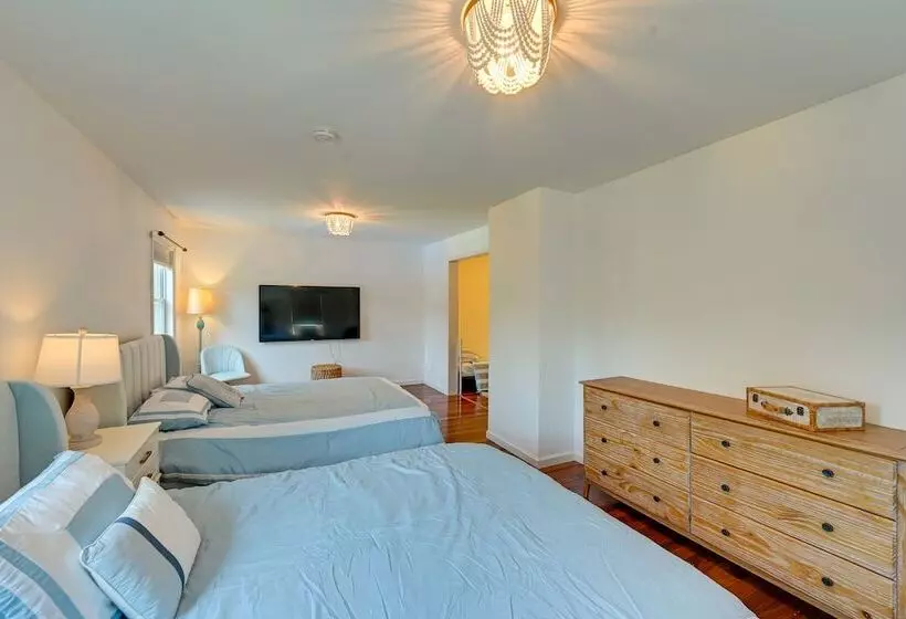 Luxurious Eastport Retreat W/ Private Pool!