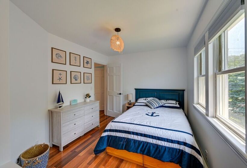 Luxurious Eastport Retreat W/ Private Pool!