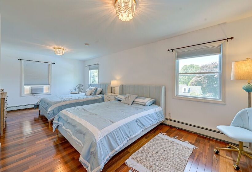 Luxurious Eastport Retreat W/ Private Pool!