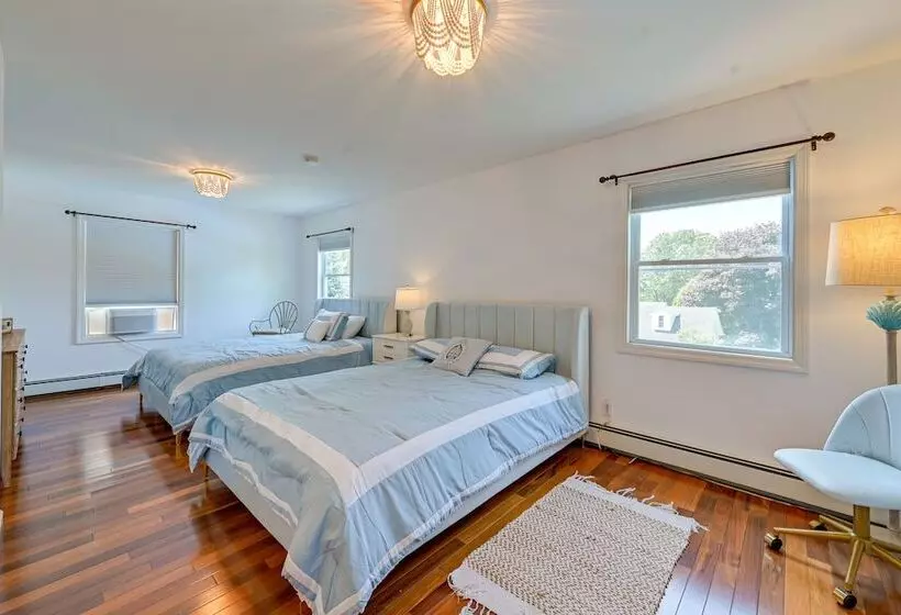 Luxurious Eastport Retreat W/ Private Pool!